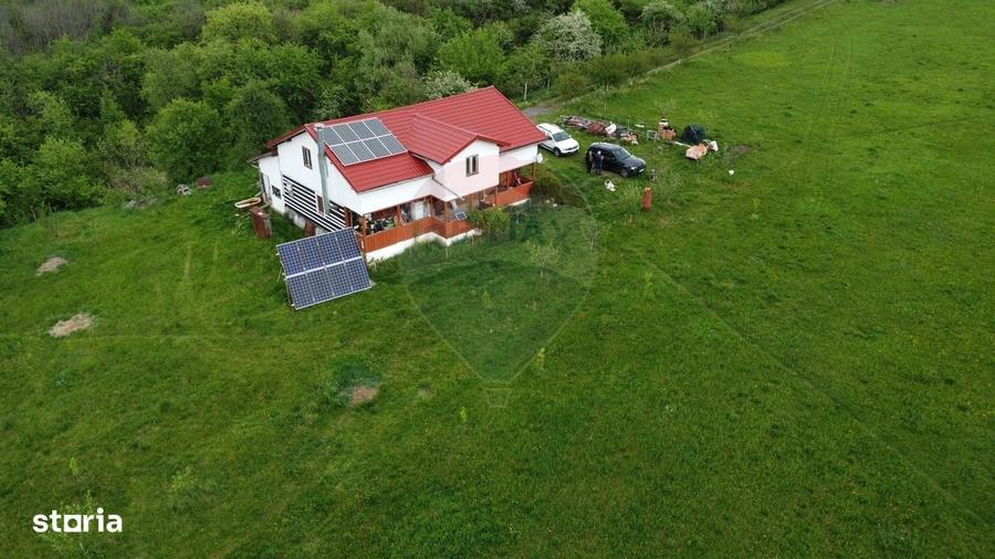 Casă cu 4 camere în Topa Mică