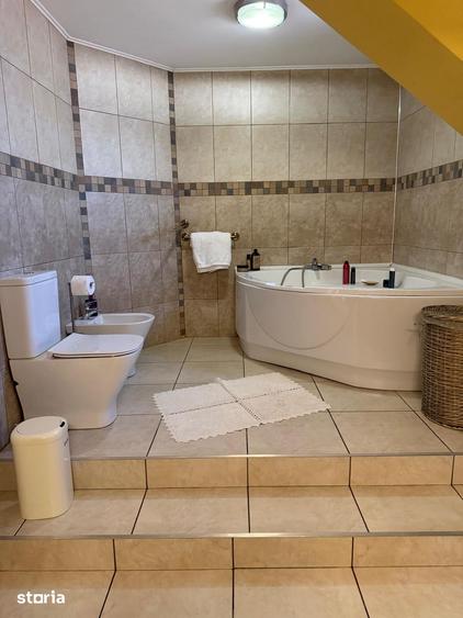 Casă cu 7 camere cu Teren 1783 Mp în Hărman