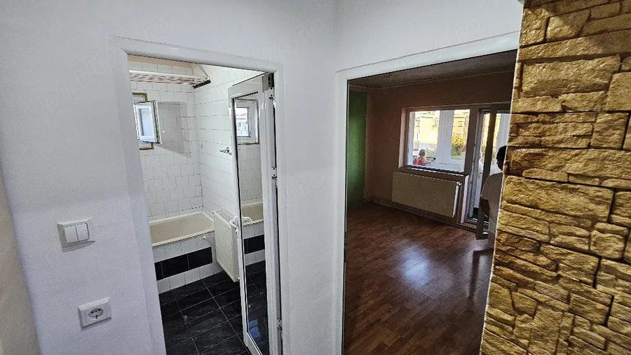 Apartament cu 2 camere decomandat în Vinga