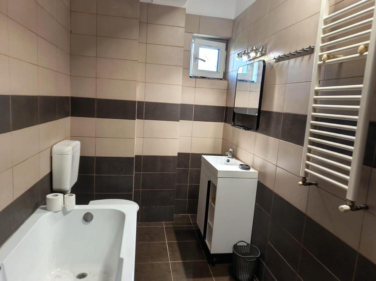 Apartament cu 3 camere semidecomandat în Militari