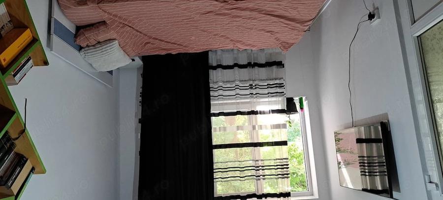 Apartament cu 3 camere semidecomandat în Exterior Vest