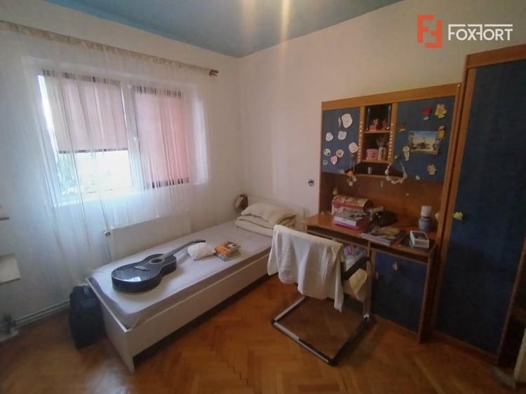 Apartament cu 3 camere decomandat, mobilat în Girocului