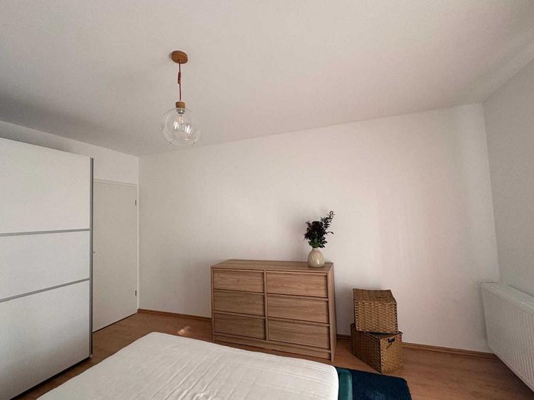Apartament cu 3 camere decomandat în Tractorul