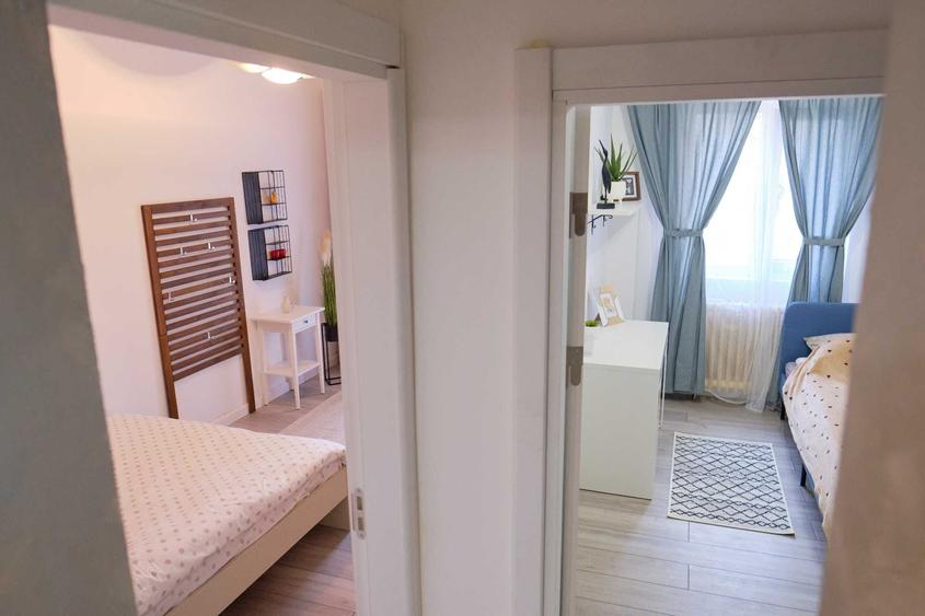 Apartament cu 3 camere semidecomandat în Soarelui