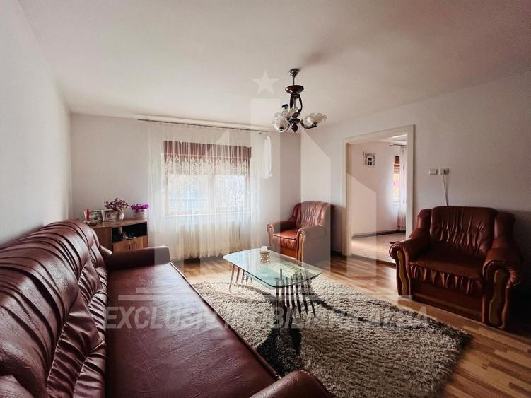 Casă individuală cu 8 camere cu Canalizare în Tolstoi