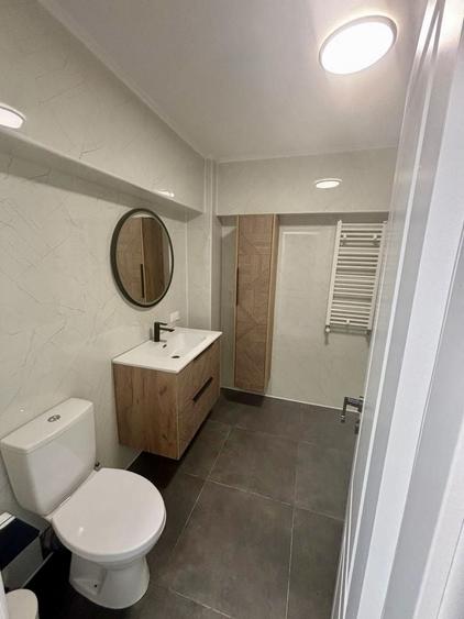 Apartament cu 3 camere semidecomandat în Runcu