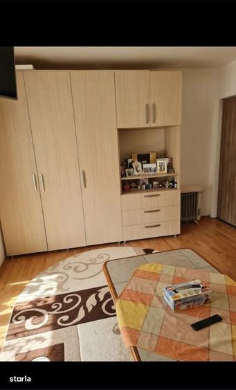 Garsonieră decomandată în Lipovei