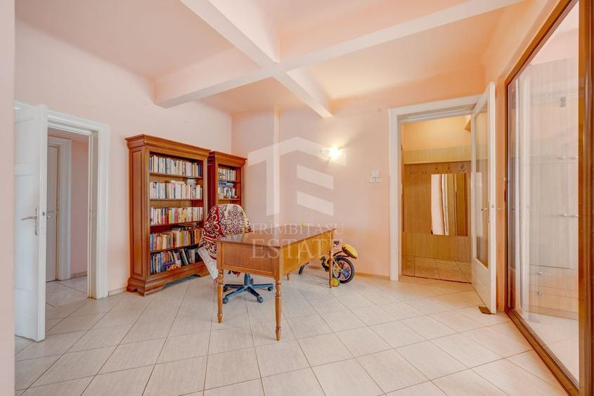 Apartament cu 4 camere decomandat în Calea Călărașilor