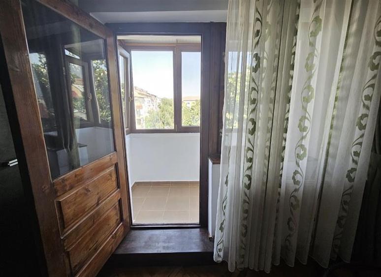 Apartament cu 2 camere semidecomandat, mobilat în Girocului