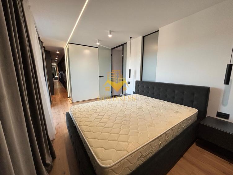 Apartament cu 3 camere semidecomandat, mobilat în Semicentral
