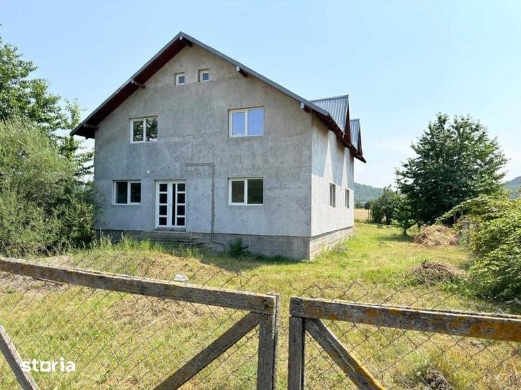 Casă cu 4 camere cu Teren 180 Mp în Central