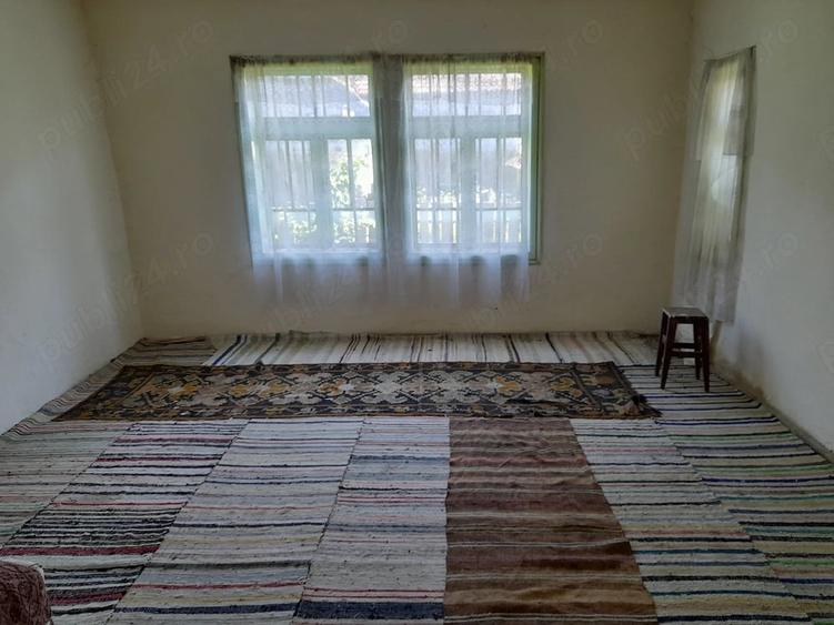 Casă cu 4 camere cu Teren 1100 Mp în Câmpuri