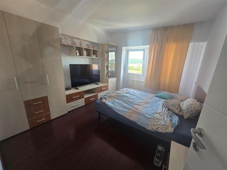 Apartament cu 3 camere decomandat, mobilat în Central