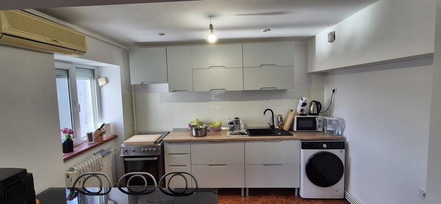 Apartament cu 4 camere decomandat în Zimbru