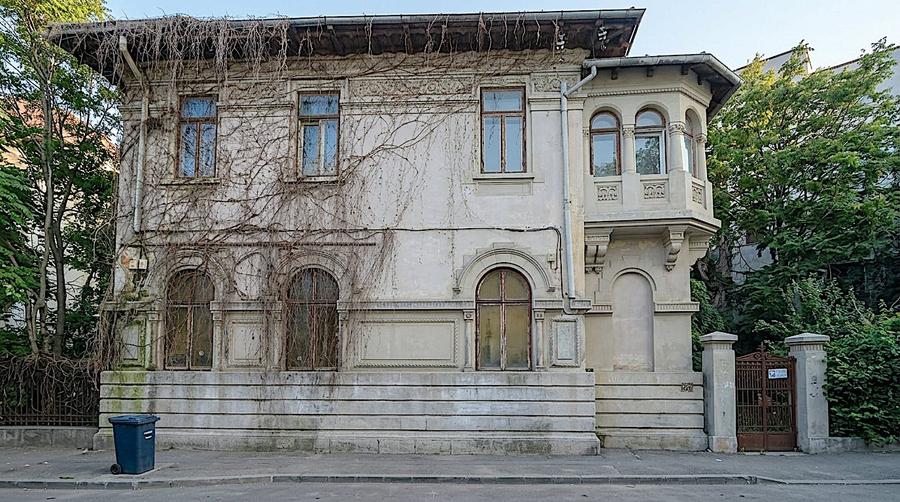 Casă cu 24 camere cu Garaj în Universitate