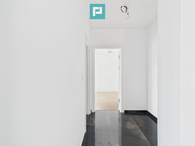 Apartament cu 3 camere semidecomandat în Giroc