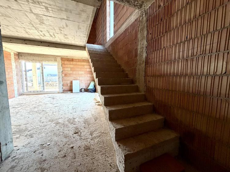 Duplex cu 4 camere cu Canalizare în Sânandrei