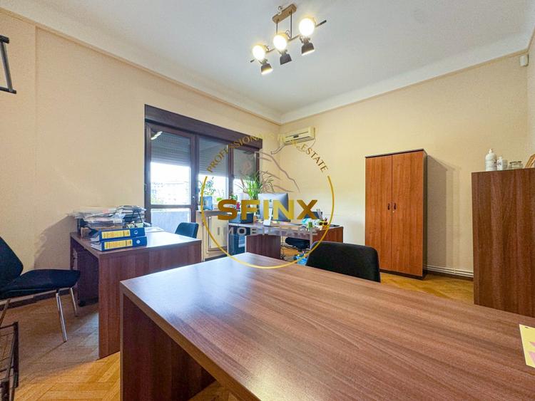 Apartament cu 5 camere decomandat în P-ța Romană