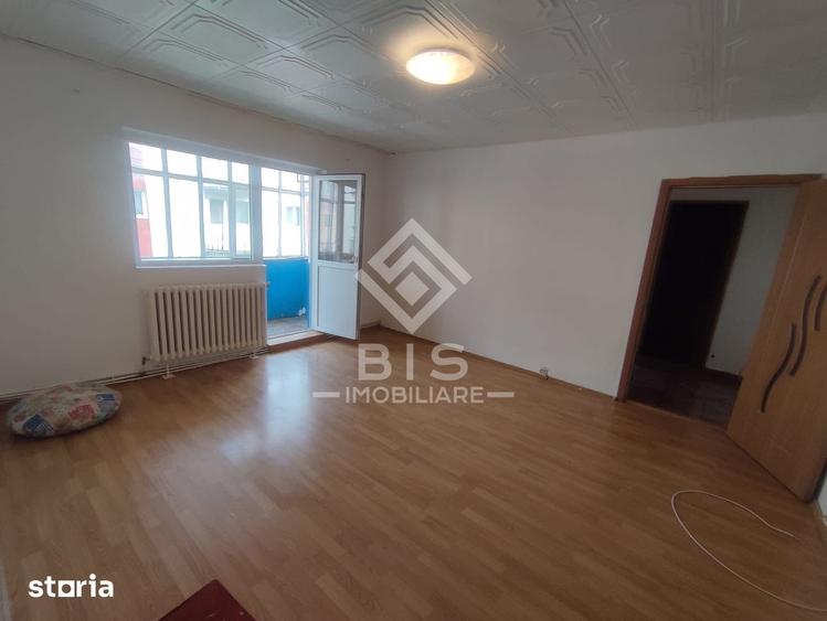 Apartament cu 3 camere semidecomandat în Central
