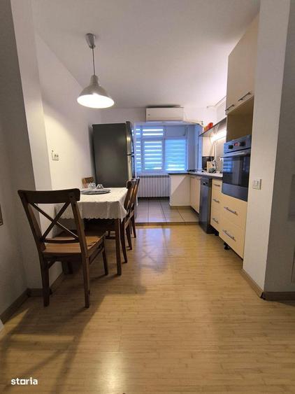 Apartament cu 3 camere decomandat în Nicolina