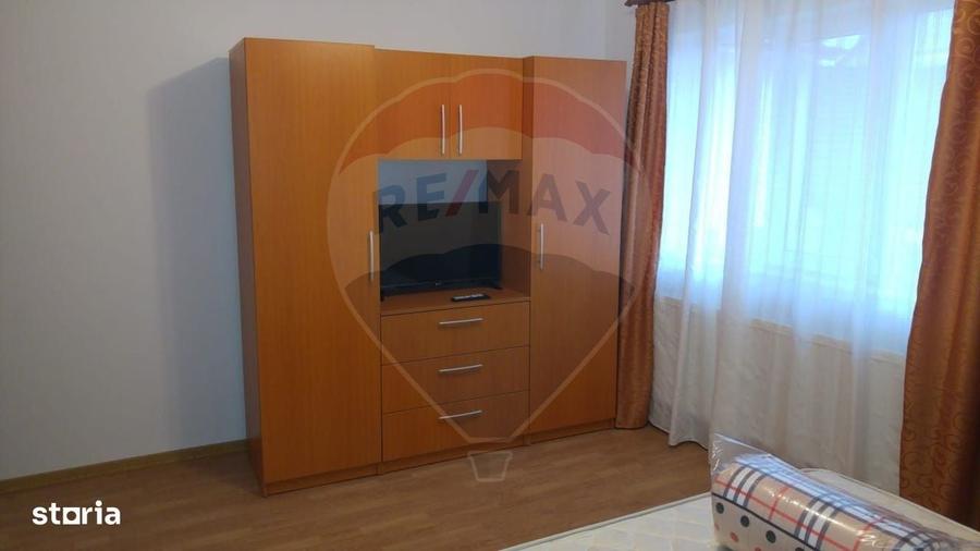 Casă cu 4 camere cu Teren 396 Mp în Central