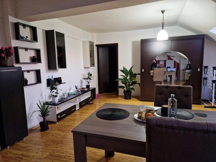 Apartament cu 2 camere decomandat în Exterior Vest