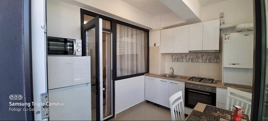 Apartament cu 2 camere decomandat, mobilat în Universitate