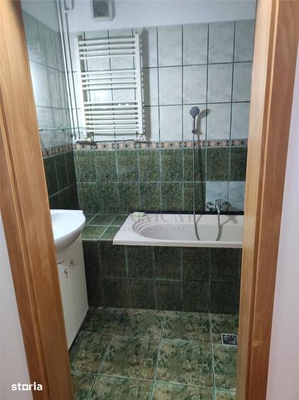 Apartament cu 4 camere decomandat în Lipovei