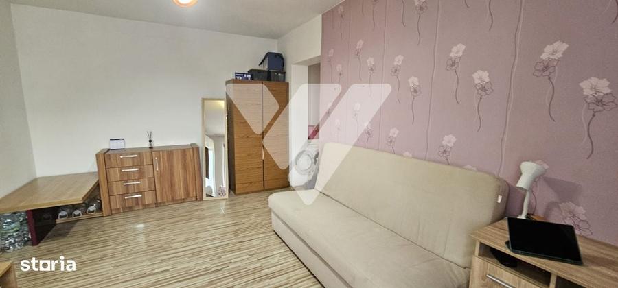 Apartament cu 3 camere semidecomandat în Central
