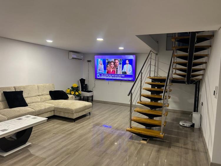 Casă cu 6 camere cu Teren 500 Mp în Săbăreni