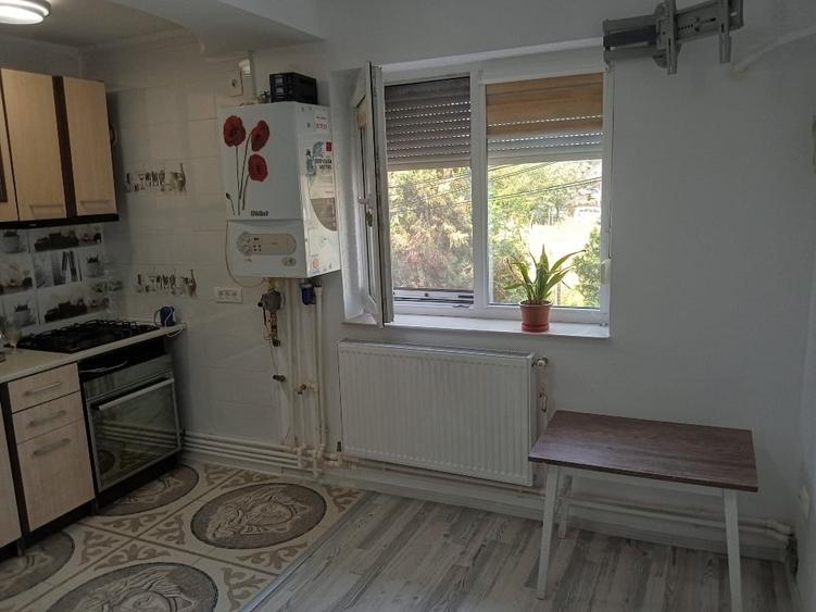 Apartament cu 2 camere semidecomandat, mobilat în Central