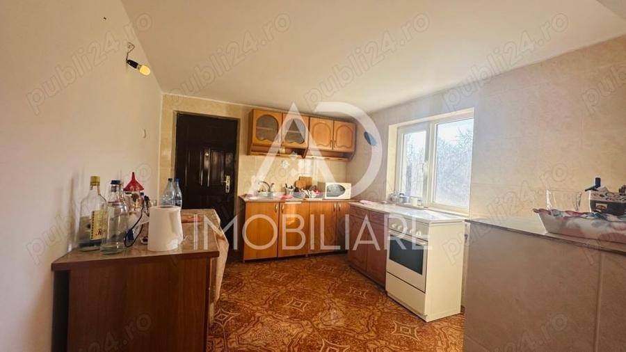 Casă cu 4 camere în Runcu