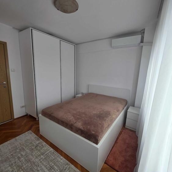 Apartament cu 3 camere decomandat, mobilat în Dacia