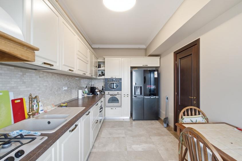 Apartament cu 4 camere decomandat, mobilat în Central