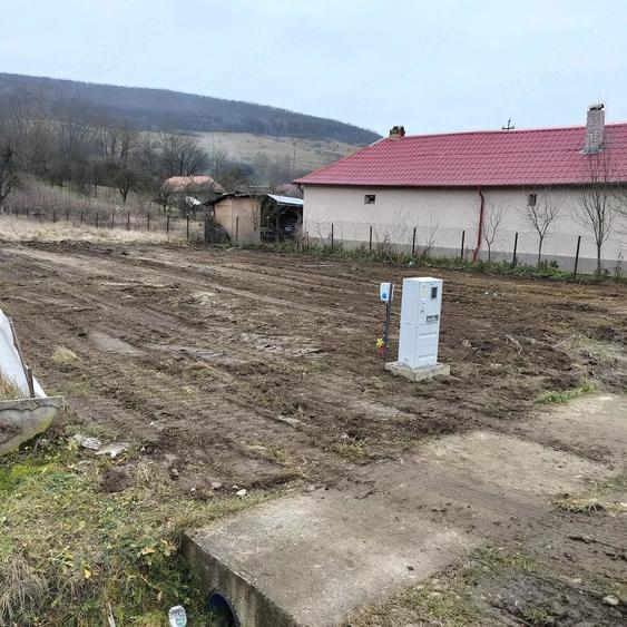 Teren de 1235 mp, în Lacu