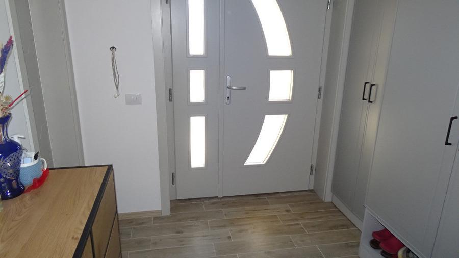 Casă cu 4 camere cu Teren 942 Mp în Zăvoi