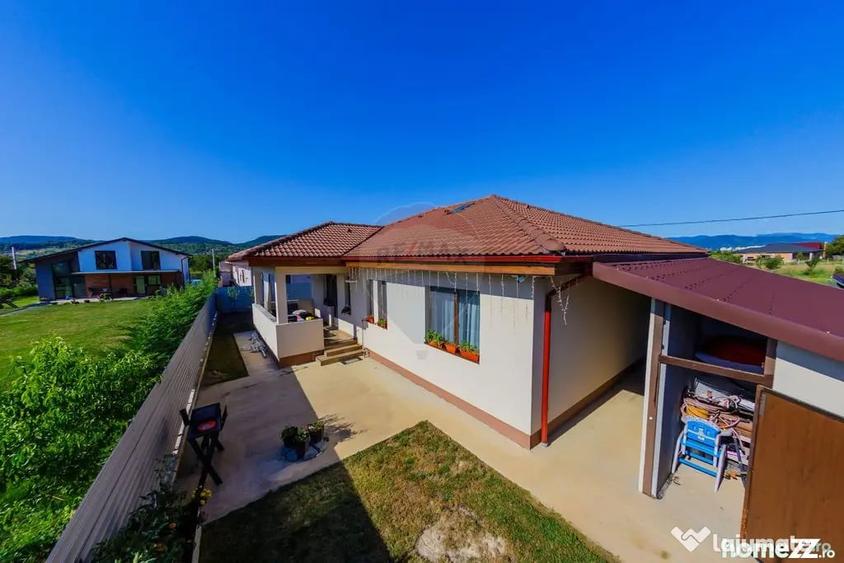 Casă cu 4 camere cu Teren 600 Mp în Săsar