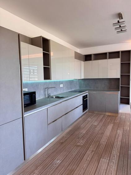 Apartament cu 3 camere decomandat în Băneasa