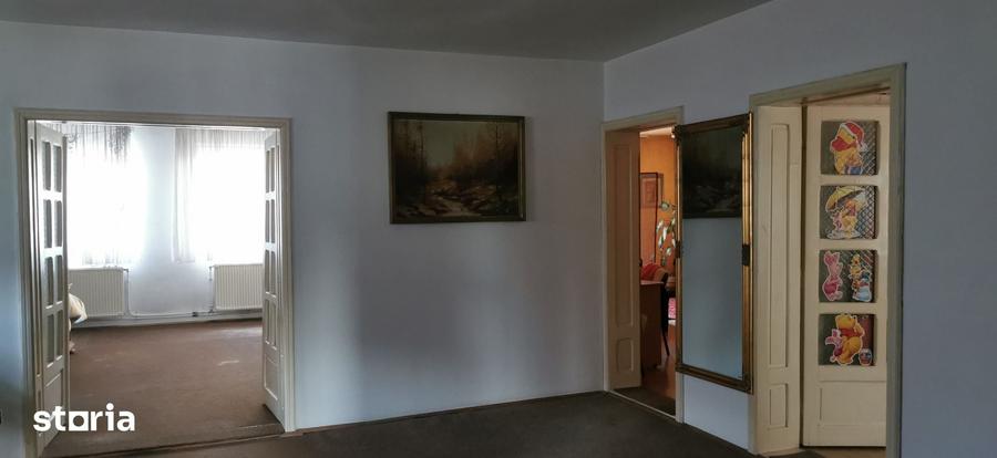 Casă cu 4 camere cu Teren 400 Mp în 7 Noiembrie