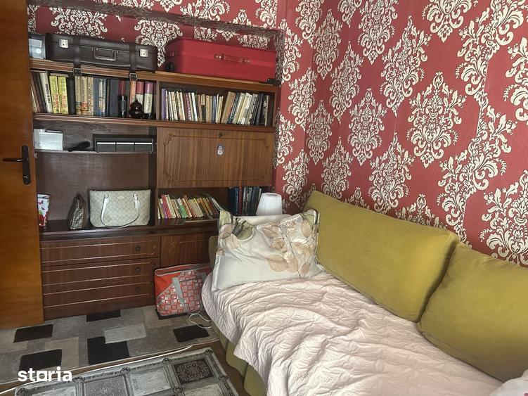 Apartament cu 3 camere decomandat în Calea București