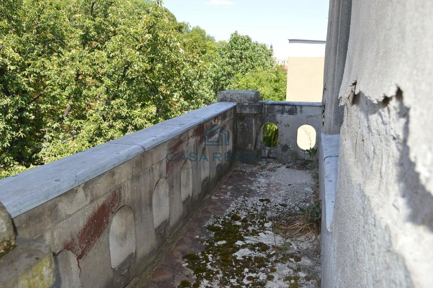 Casă individuală cu 19 camere cu Canalizare în Central