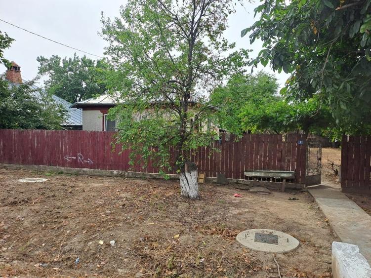 Casă cu 4 camere cu Teren 1334 Mp în Sărățeni