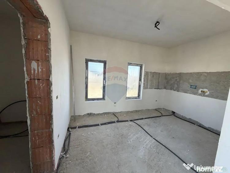 Casă cu 4 camere cu Teren 470 Mp în Câmpineanca