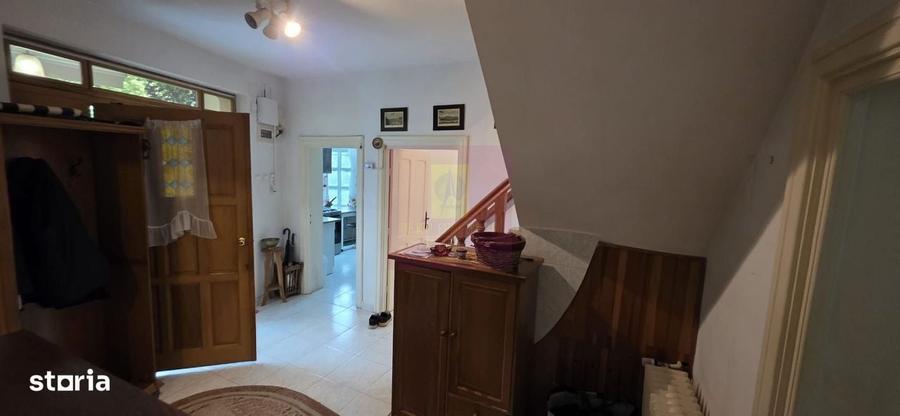 Casă cu 4 camere în Central