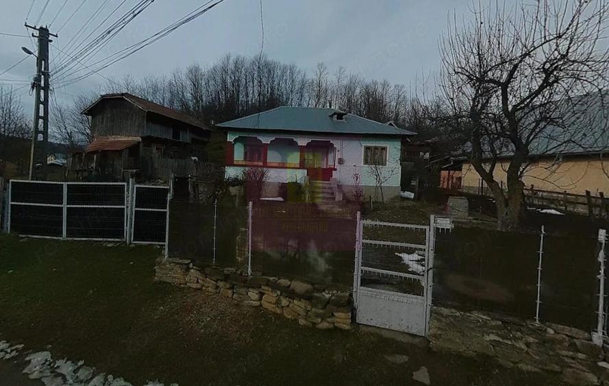 Casă cu 3 camere cu Teren 3410 Mp în Aluniș