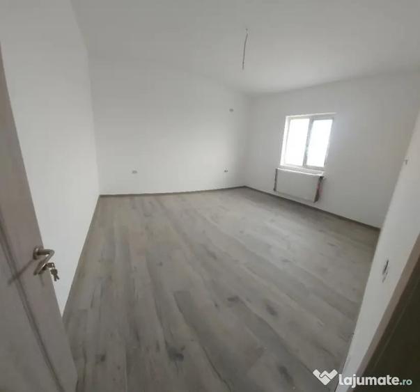Casă cu 5 camere cu Teren 400 Mp în Central