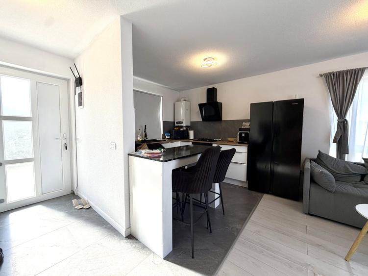 Duplex cu 3 camere cu Teren 150 Mp în Sânandrei
