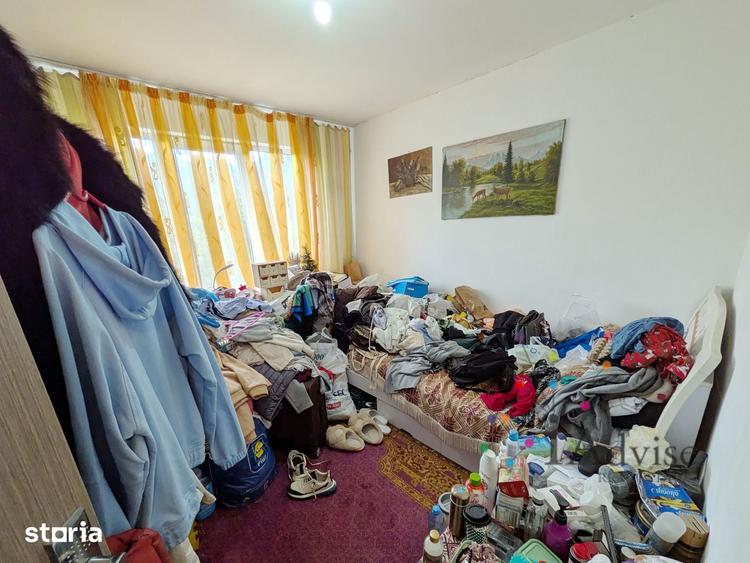 Apartament cu 4 camere decomandat în Dârste