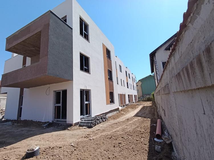 Casă cu 5 camere cu Teren 185 Mp în Energia