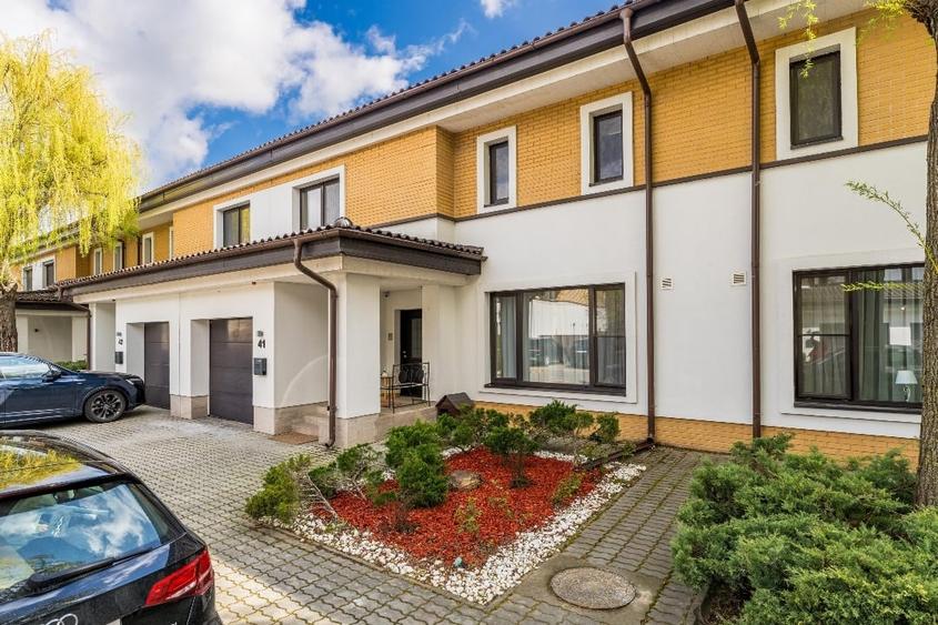 Duplex cu 5 camere cu Canalizare în Central